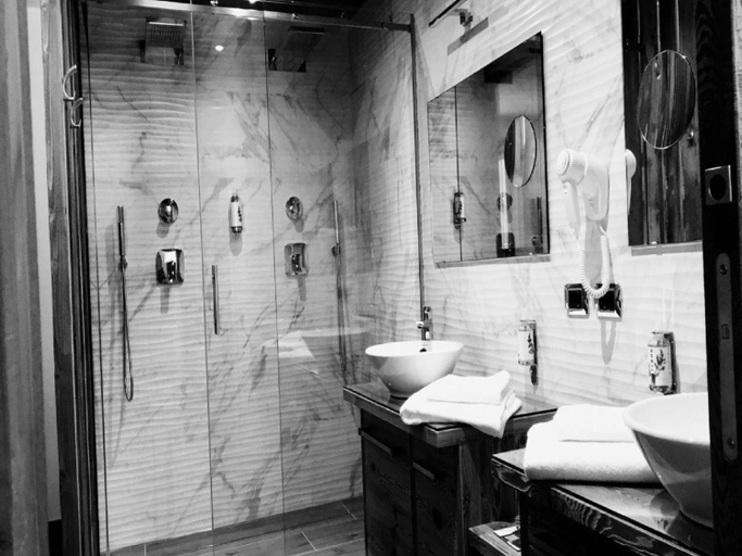 Bathroom 5, Fedaia Joy B&B, Trento