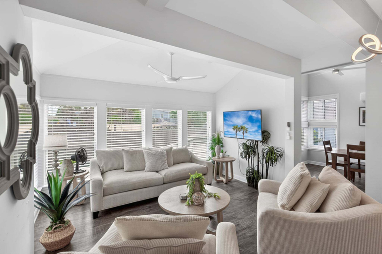 Living area 3, High Tide Hideaway - Private Pool, Pet Friendly, Golf Cart, Nueces