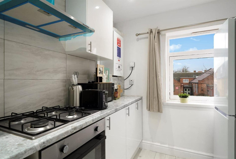 Private kitchen 4, Belvedere 4-bed Apt, Sleeps 9 With Parking, London