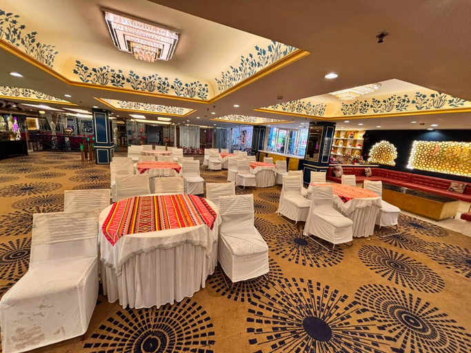 Food & Drinks 5, Hotel 5 Flowers Ananta Elite, Kota, Kota