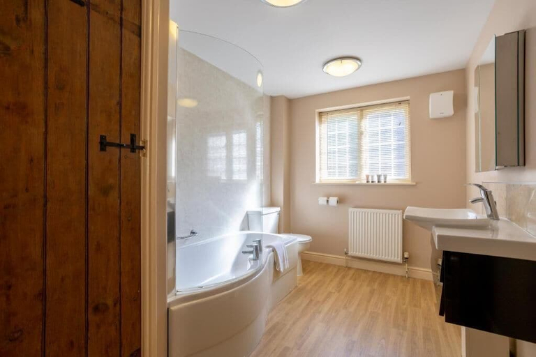 Bathroom 3, Mount Pleasant Hotel Cottages, Doncaster
