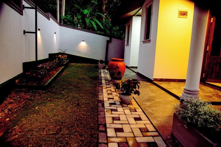 Property grounds, Zenora villa ella, Ella