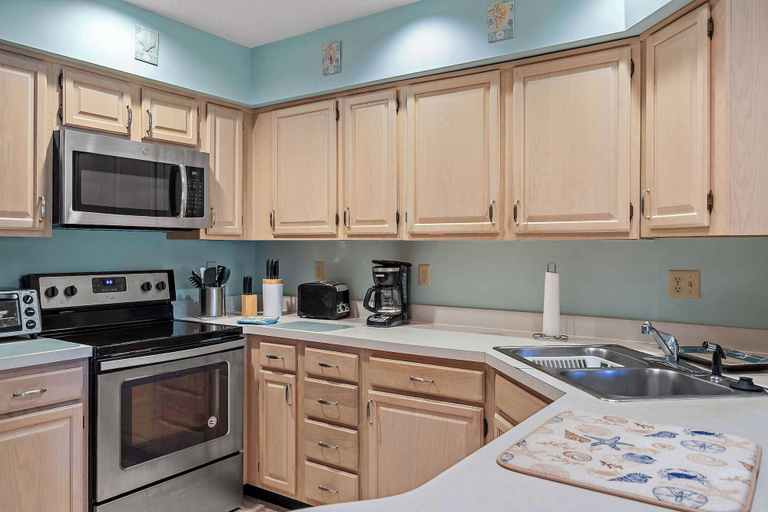 Private kitchen 2, Eagle Way 2 - Access to Pools, Sussex