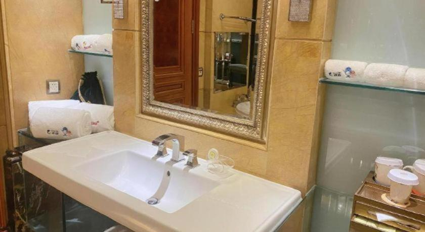 Bathroom, Chateau Star River Taiyuan, Taiyuan