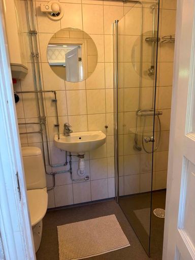 Bathroom, Kyrkstallet 1 Historiskt med basta lage Granna, Jönköping