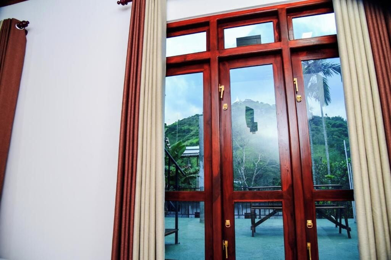 Interior, Zenora villa ella, Ella