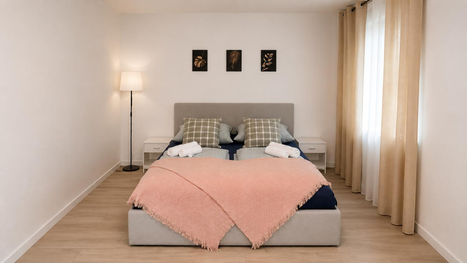 Bedroom 3, Koblenz Corner Rooms, Koblenz