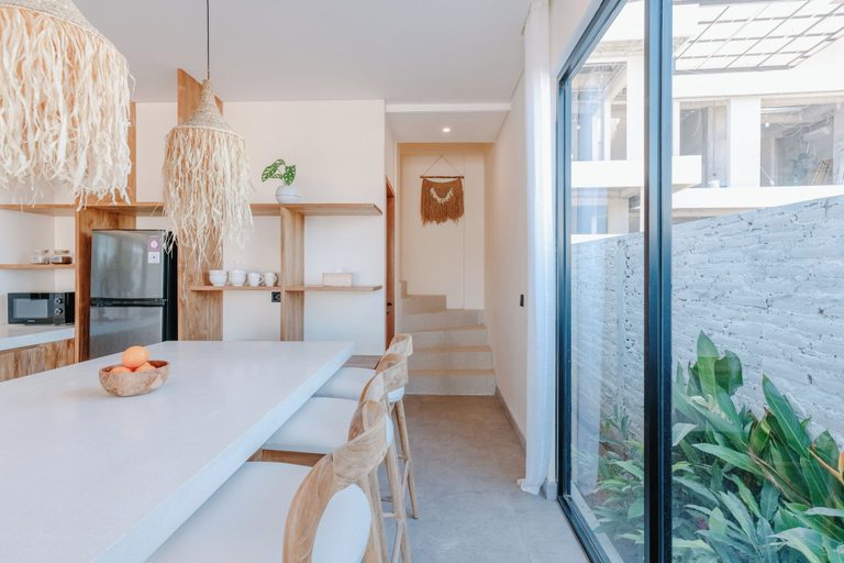 Dining 5, Brand New 2BR Villa Private Pool Rooftop, Badung