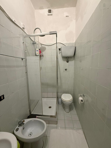 Bathroom 5, Roma paradise inn, Roma