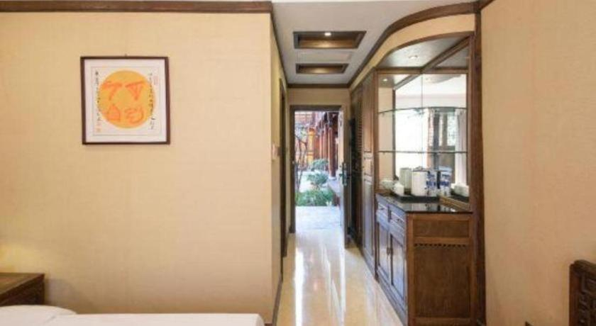 Bedroom 3, Lijiang Golden Path Hospitality Hotel, Lijiang