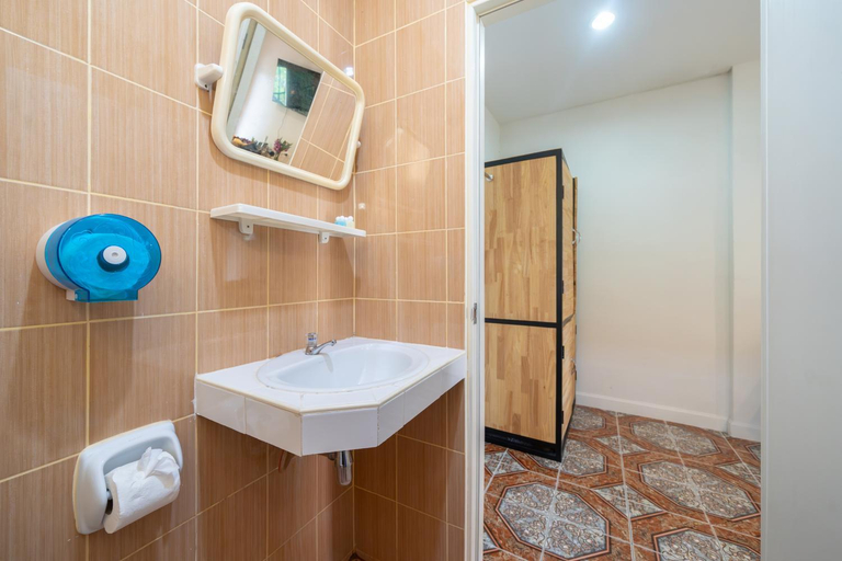 Bathroom 4, Merit Hill Bungalows, Pulau Phuket