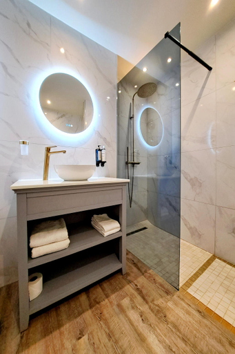 Bathroom 4, Le Nautile Beach, Saint-Paul