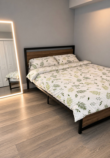Room 3, Cozy 4 Bedroom Home Near Tecumseh Mall, Essex