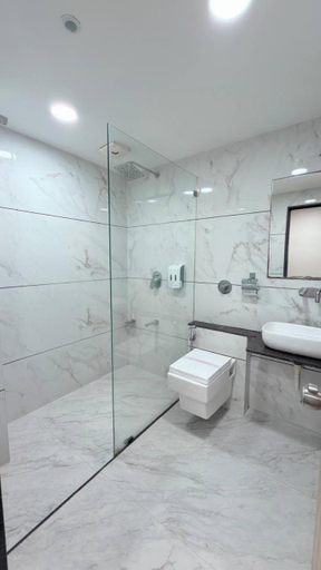 Bathroom, Hotel Darshan Inn, Anand