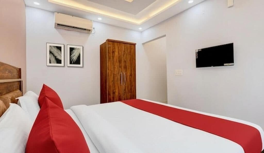 Room 4, THE DIVINE KRC HOTEL, Gautam Buddha Nagar