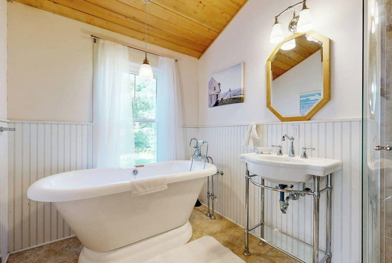Bathroom 5, Acadia Lights, Hancock