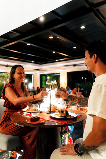 Food & Drinks 5, Impressively designed and decorated 3rd-floor space overlooking pool in Coco, Carrillo