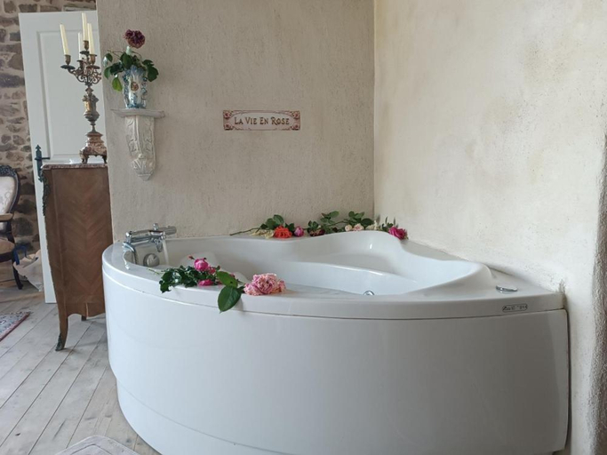 Bathroom 2, Chateau de la Forie, Puy-de-Dôme