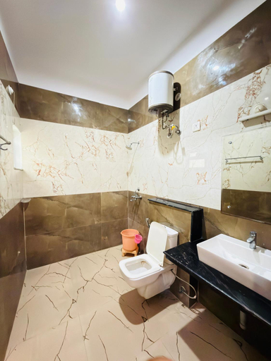 Bathroom 3, Sirtaj Suites, Agra