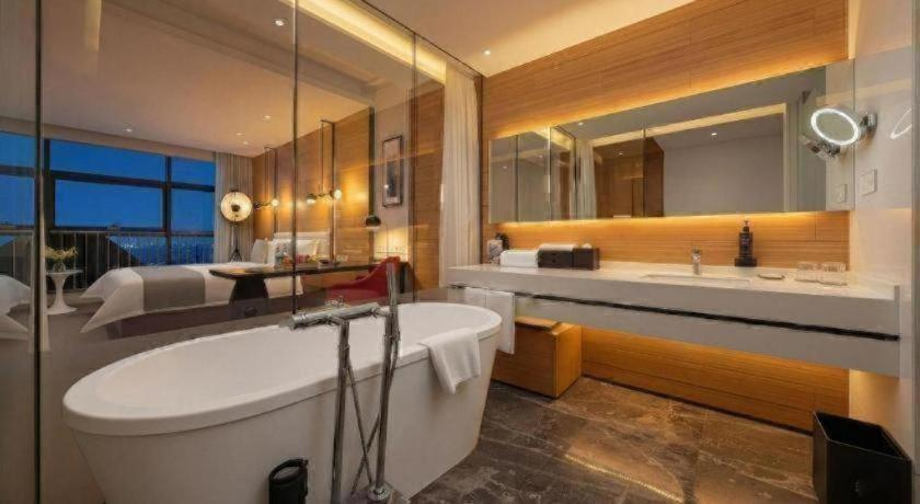 Bathroom 4, Himalayas Qingdao Hotel, Qingdao