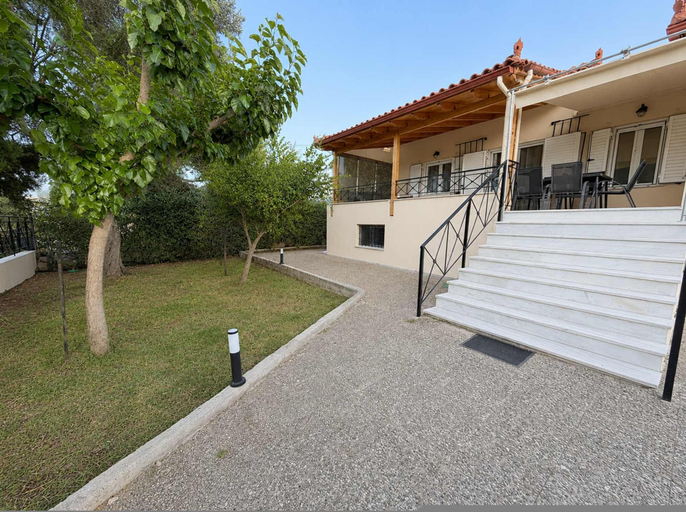 Room 5, Beachside Hideaway - Steps From Lechaio Blue Shore, Peloponnese
