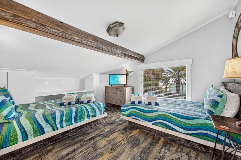 Bedroom 5, Luxury Gulf Front Property! Directly on the Beach! Sleeps 15!, Bay