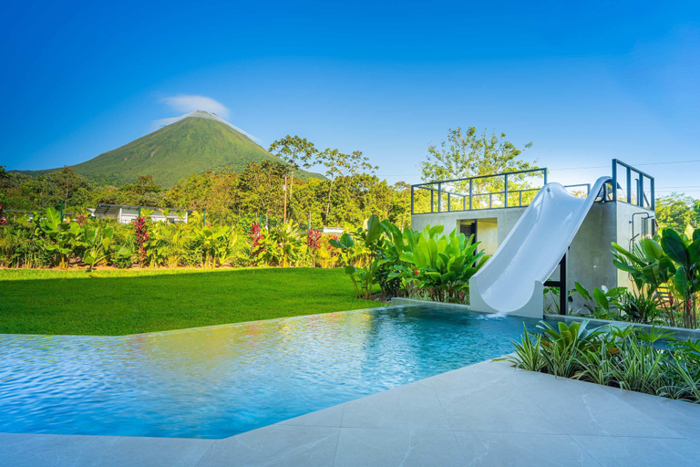 Room 2, New Private 5BR Luxury Volcano Villa With Waterslide Breakfast - Xanadu Villa, San Carlos