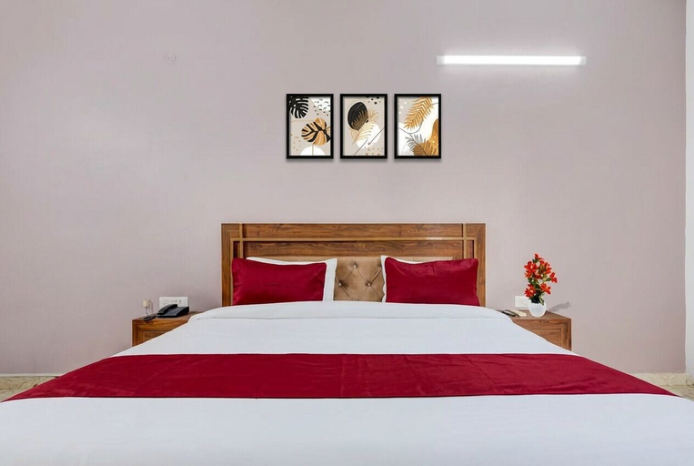 Room 5, Super Hotel Pari Chowk Formerly The Divine KRC, Gautam Buddha Nagar
