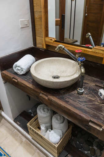 Bathroom sink 5, Residencia Santa Clara, Centro Habana