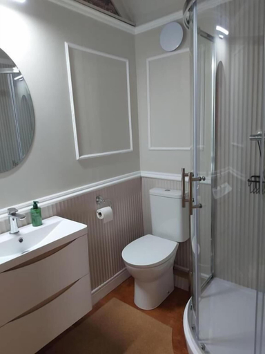 Bathroom 4, Riverside Mews Bridgnorth, Shropshire