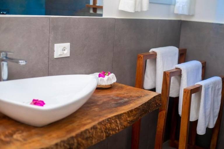Bathroom 4, CDM Villas, Kaskazini 'B'
