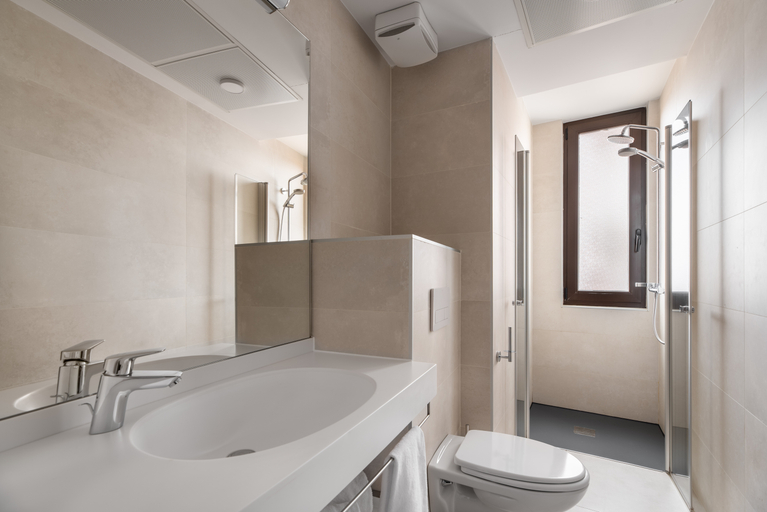 Bathroom 3, Suite The Way, León