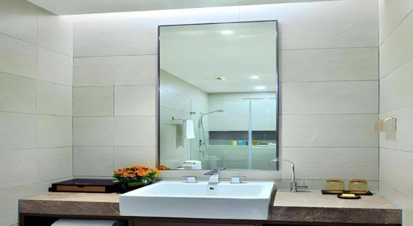 Bathroom 3, Home Inn Plus Kunming Cuihu Road, Kunming