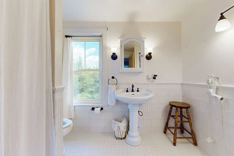 Bathroom 3, Acadia Lights, Hancock