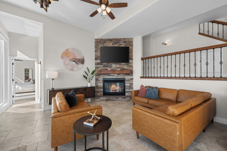 Living area 2, Sunrise Shores Estate - 4bd-4ba Luxury Lakefront, Camden
