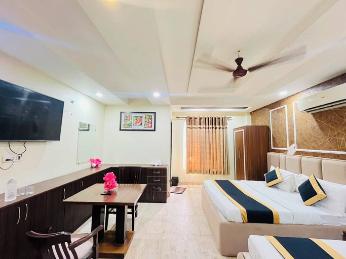 Room 5, Roomshala Hotel Grand Inn Vaishali Sec 4, Gautam Buddha Nagar