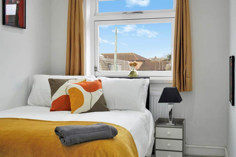 Room 5, Belvedere 4-bed Apt, Sleeps 9 With Parking, London