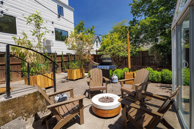 Terrace/patio 4, Bella Azul - Charming Home Minutes From Campus 3 Bedroom Home, Lane
