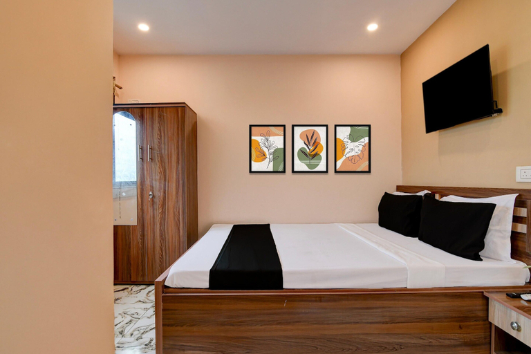 Room 3, Deluxe With City View Chowdhury Guest, North 24 Parganas