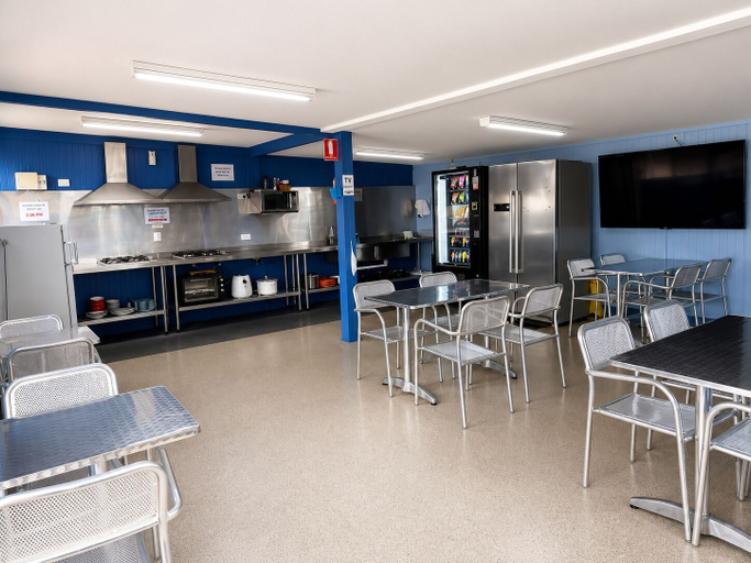 Food & Drinks 5, Waters Edge Holiday Park, E. Gippsland - Bairnsdale