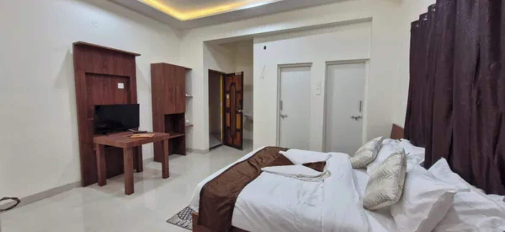 Room 4, Fabhotel Sattva Inn, Pune