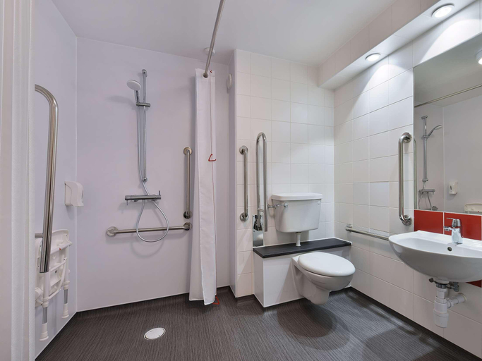 Bathroom 3, Travelodge Torquay, Torbay