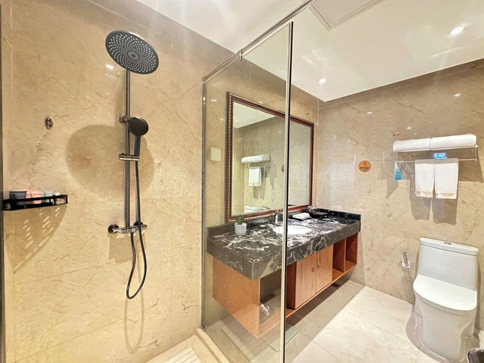 Bathroom 5, Hong Van Grand Hotel, Móng Cái