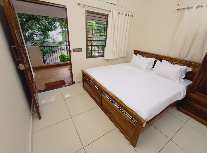 Room 3, Mango Tree 3BHK Apartment, Ujjain