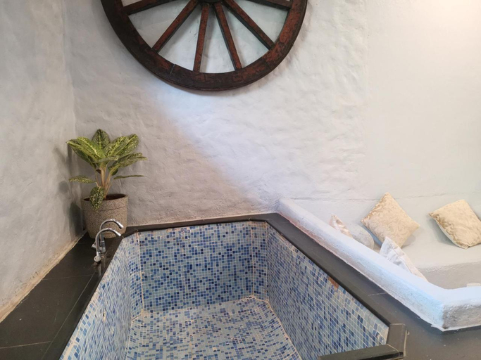 Bathroom 3, Achalaa Resort, Kolhapur