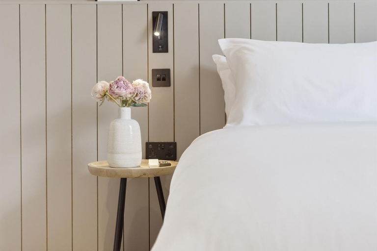 Room 5, Maida Hotel, London