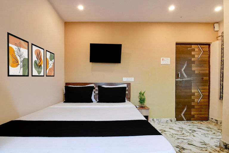 Room 5, Deluxe With City View Chowdhury Guest, North 24 Parganas
