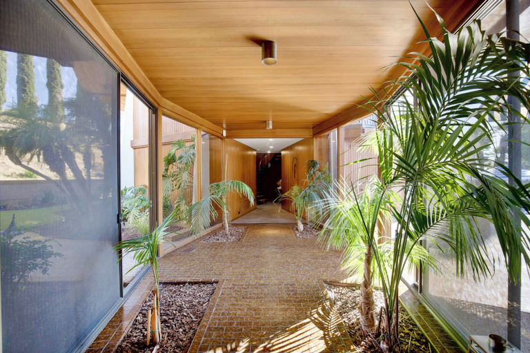 Others 5, Via Vallarta, Los Angeles