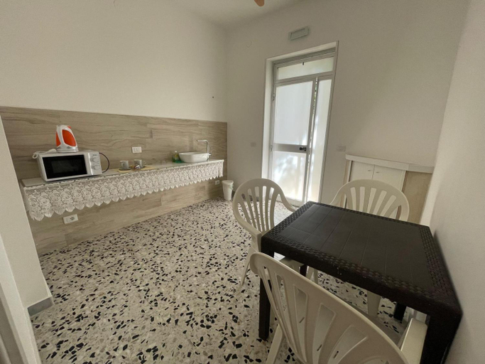 Others 3, B&B Al Vecchio Glicine, Brindisi