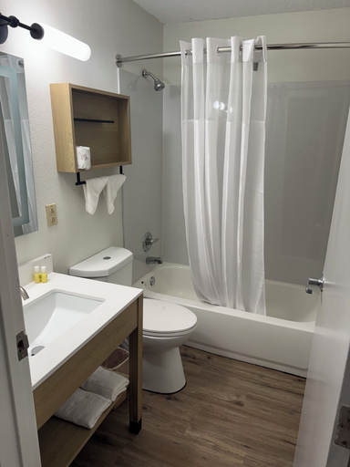 Bathroom 4, Sonesta Simply Suites Memphis, Shelby